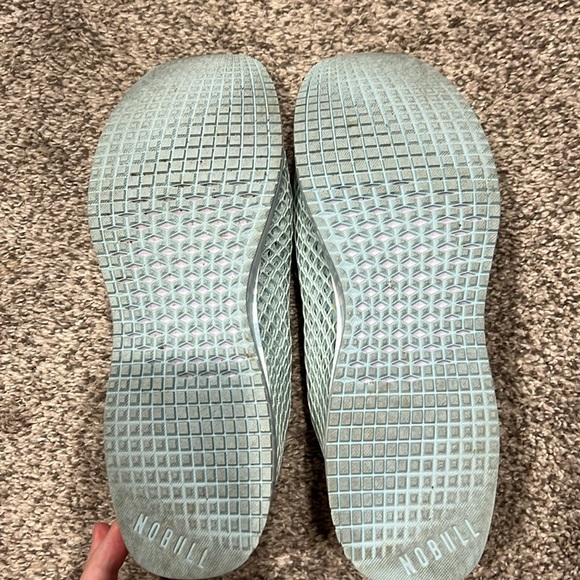 Nobull woman’s sneakers size 8.5 - Picture 4 of 7